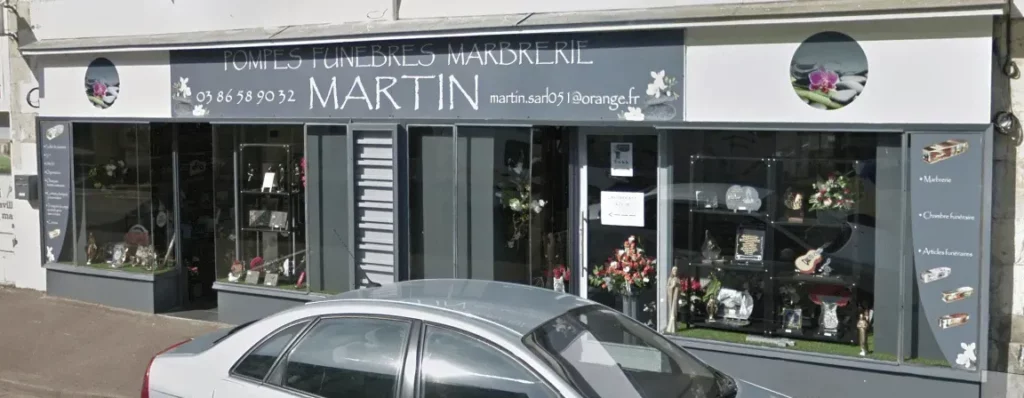 Devanture de l'agence de pompes funèbres et marbrerie Martin.